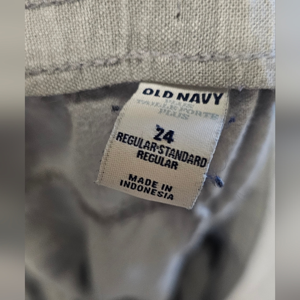 Old Navy Light Gray Capris 24 - Picture 3 of 3